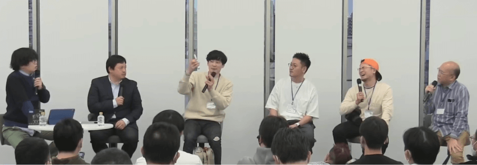 ディスカッションする人たち